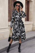 Cargar imagen en el visor de la galería, Black & White Tie Front Shirt Dress