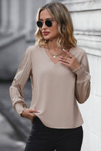 Cargar imagen en el visor de la galería, Pleated Lantern Sleeve V-Neck Blouse