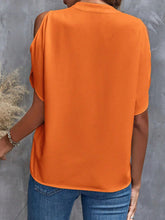 Cargar imagen en el visor de la galería, Notched Cold Shoulder Blouse