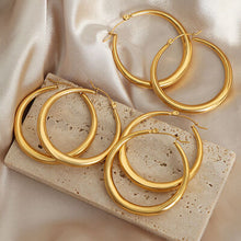 Cargar imagen en el visor de la galería, 18K Gold-Plated Hoop Earrings