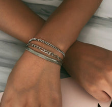 Cargar imagen en el visor de la galería, Stunning Multi Chain Bracelet