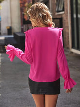Cargar imagen en el visor de la galería, Ruffled V-Neck Flounce Sleeve Shirt