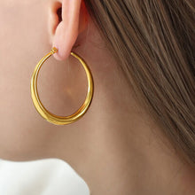 Cargar imagen en el visor de la galería, 18K Gold-Plated Hoop Earrings