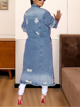 Cargar imagen en el visor de la galería, Long Sleeve Raw Hem Denim Jacket