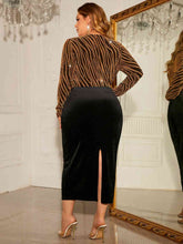 Cargar imagen en el visor de la galería, Safari Surplice Neck Long Sleeve Slit Dress