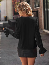 Cargar imagen en el visor de la galería, Ruffled V-Neck Flounce Sleeve Shirt