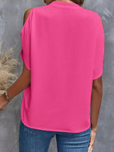 Cargar imagen en el visor de la galería, Notched Cold Shoulder Blouse