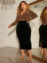 Cargar imagen en el visor de la galería, Safari Surplice Neck Long Sleeve Slit Dress