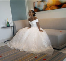 Cargar imagen en el visor de la galería, Off Shoulder Lace Embroidery Train Bridal Gown