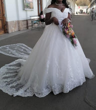 Cargar imagen en el visor de la galería, Off Shoulder Lace Embroidery Train Bridal Gown