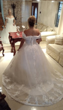 Cargar imagen en el visor de la galería, Off Shoulder Lace Embroidery Train Bridal Gown