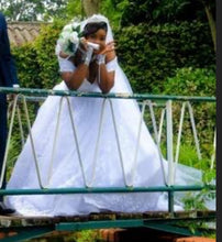 Cargar imagen en el visor de la galería, Off Shoulder Lace Embroidery Train Bridal Gown