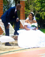 Cargar imagen en el visor de la galería, Off Shoulder Lace Embroidery Train Bridal Gown