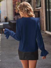 Cargar imagen en el visor de la galería, Ruffled V-Neck Flounce Sleeve Shirt