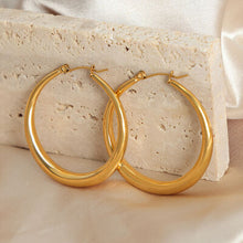 Cargar imagen en el visor de la galería, 18K Gold-Plated Hoop Earrings