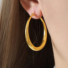Cargar imagen en el visor de la galería, 18K Gold-Plated Hoop Earrings