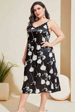 Cargar imagen en el visor de la galería, Plus Size Floral Lace Trim Side Slit Night Dress