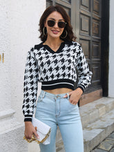 Cargar imagen en el visor de la galería, Houndstooth Johnny Collar Cropped Sweater