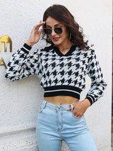 Cargar imagen en el visor de la galería, Houndstooth Johnny Collar Cropped Sweater