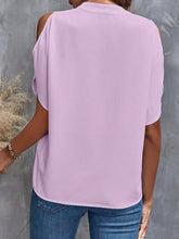 Cargar imagen en el visor de la galería, Notched Cold Shoulder Blouse