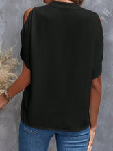Cargar imagen en el visor de la galería, Notched Cold Shoulder Blouse