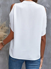 Cargar imagen en el visor de la galería, Notched Cold Shoulder Blouse