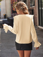 Cargar imagen en el visor de la galería, Ruffled V-Neck Flounce Sleeve Shirt