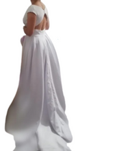 Cargar imagen en el visor de la galería, Modest V-Neck Sweep Trian Wedding Dress
