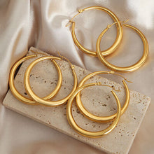 Cargar imagen en el visor de la galería, 18K Gold-Plated Hoop Earrings
