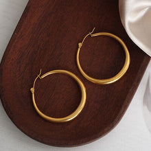 Cargar imagen en el visor de la galería, 18K Gold-Plated Hoop Earrings
