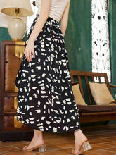 Cargar imagen en el visor de la galería, Printed Ruffled Front Slit Skirt
