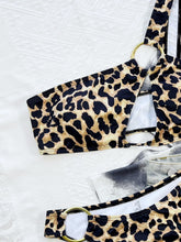 Cargar imagen en el visor de la galería, Leopard One-Shoulder Bikini Set
