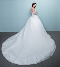 Cargar imagen en el visor de la galería, Luxury Diamond Wedding Dress With Long Train
