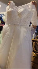 Cargar imagen en el visor de la galería, Pearly Tulle Bridal Dress
