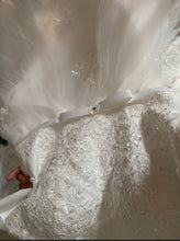 Cargar imagen en el visor de la galería, Pearly Tulle Bridal Dress
