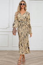 Cargar imagen en el visor de la galería, Sensational Smocked Midi Dress
