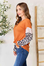 Cargar imagen en el visor de la galería, Double Take Leopard Long Sleeve Round Neck Sweatshirt
