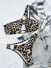 Cargar imagen en el visor de la galería, Leopard One-Shoulder Bikini Set
